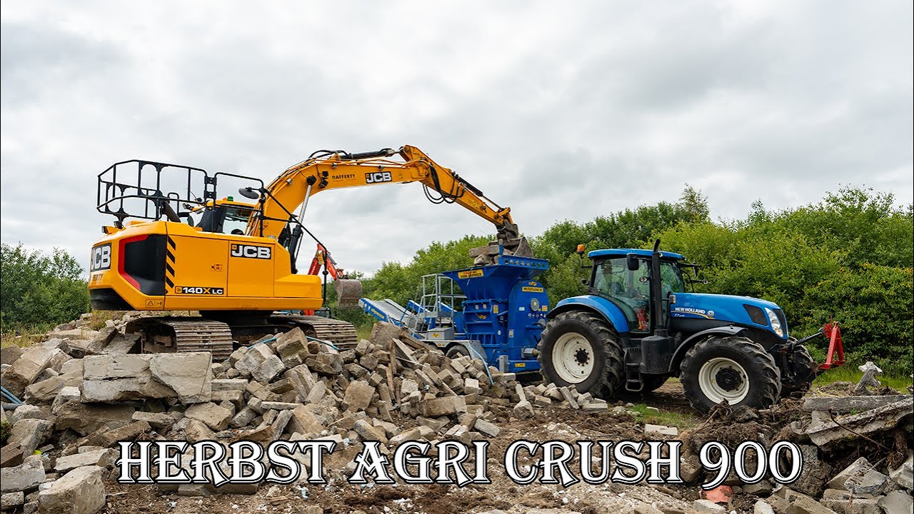 Watch as This JCB 140X LC Digger Masterfully Feeds the Herbst Agri Crush 900 in Minutes!