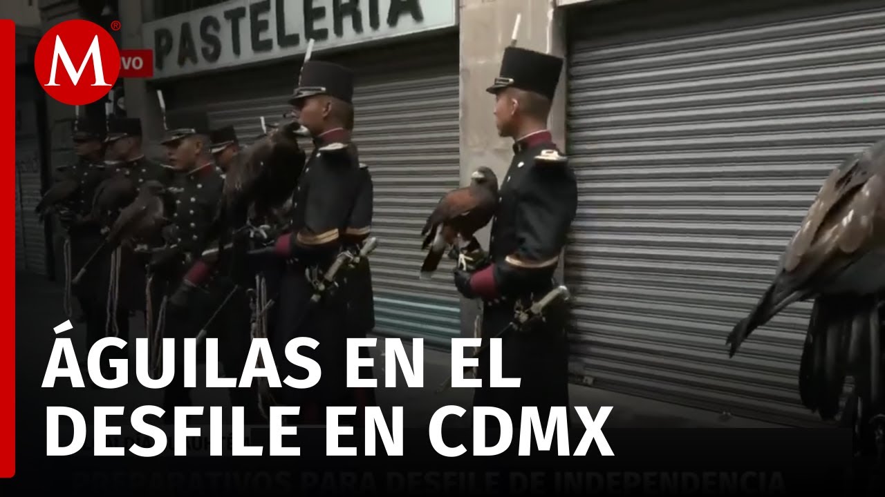 Cadetes con ejemplares de águila real llegan al Centro Histórico previo al Desfile Militar