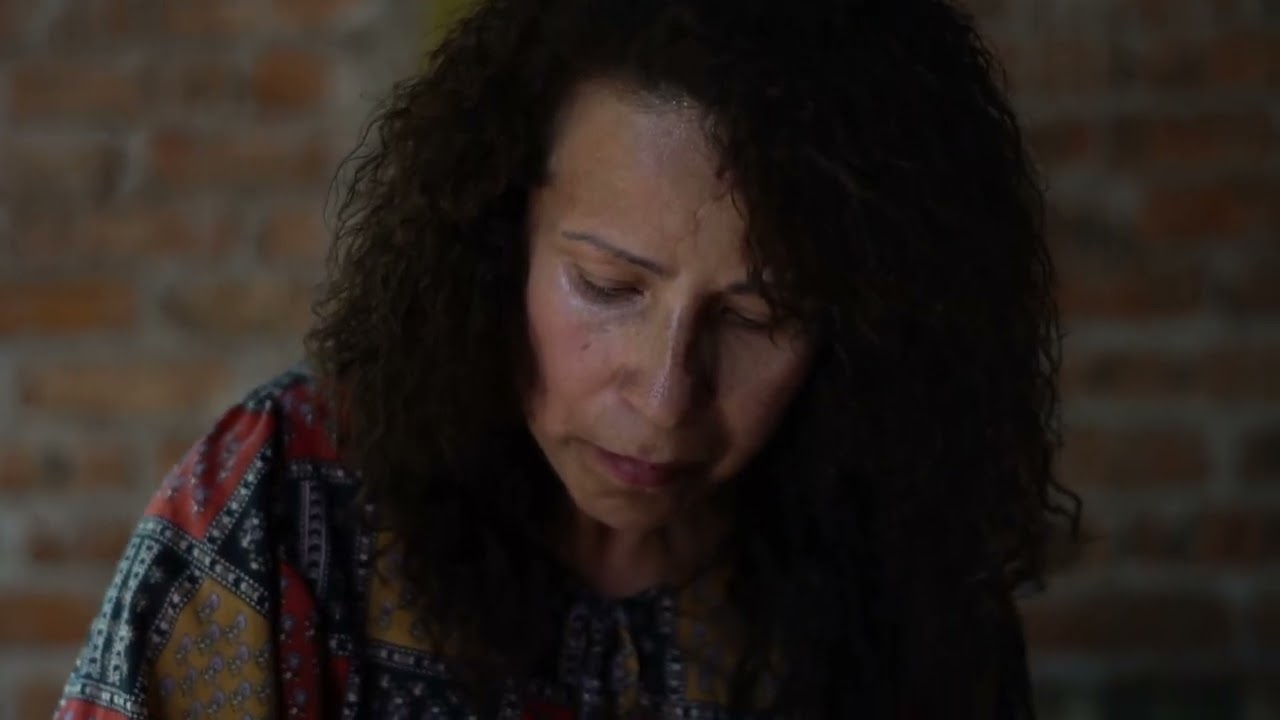EP. 1/ GABRIELA ROSAS / CARTONERIA- MANOS. Artesanía con herencia. (Serie documental)
