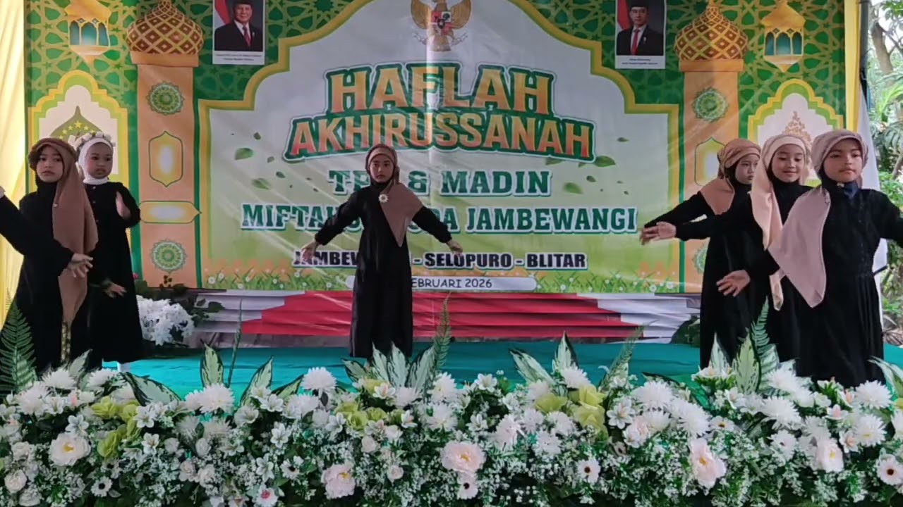 Tampilan tari tabassam santri Miftahul Huda jambewangi 