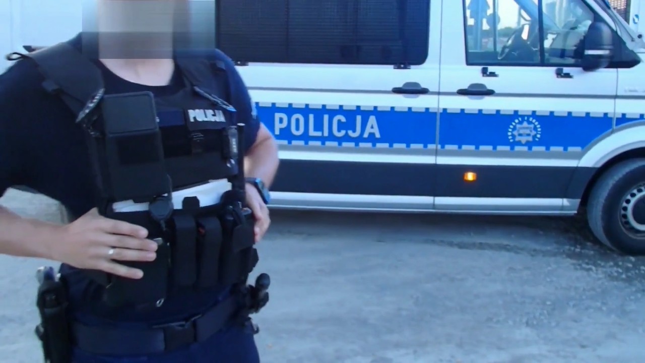 Lotnisko Rzeszów Jasionka - Tak powinna wyglądać rozmowa Policji pod Lotniskiem w Jasionce