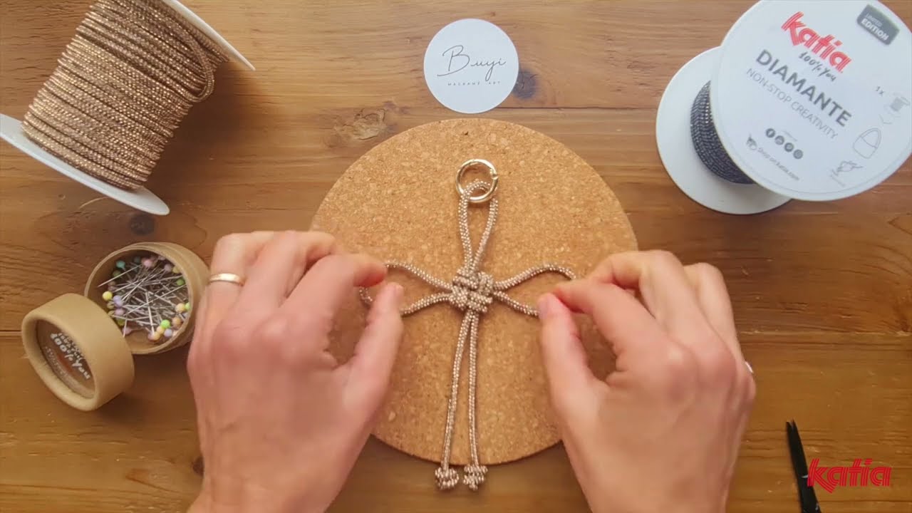 1/6 DIY Macramé: charm brillante y minimalista para personalizar tu bolso con Katia Diamante ✨💎