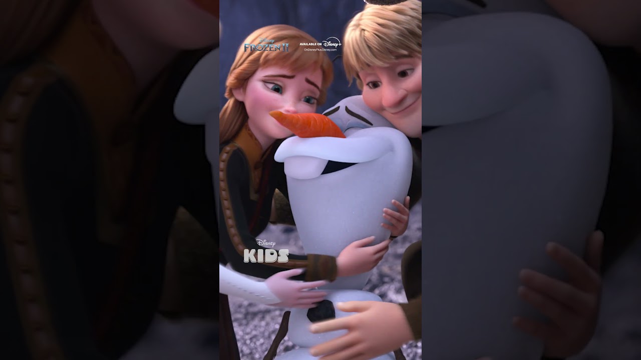 Olaf Shows us How to Give Warm Hugs ☃️🫂