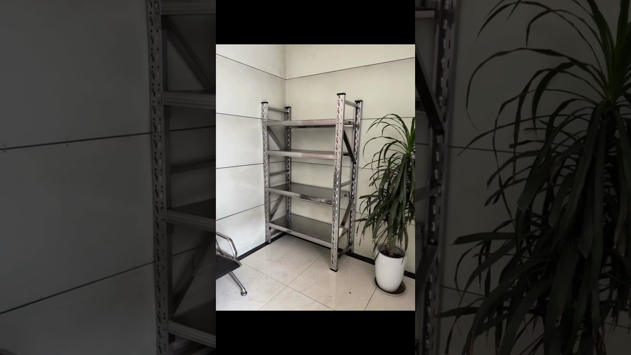 Scaffale in Acciaio Inox a 4 Ripiani: Robusto e Resistente alla Corrosione