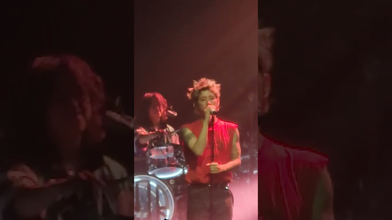One Ok Rock - Tiny Pieces [Live in Prague] 4K
