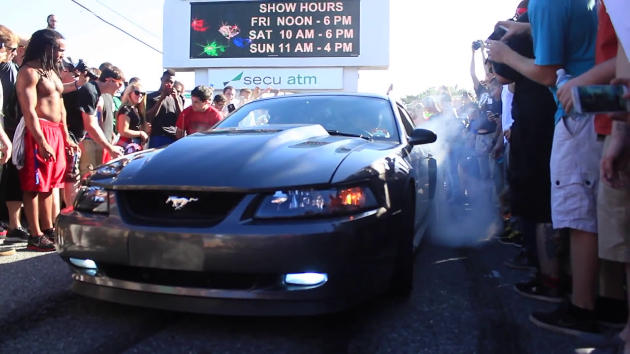 Cool Cars & Burnouts (H2Oi 2014)