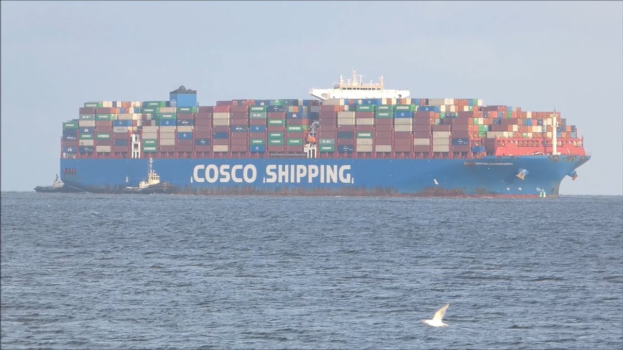 Cosco Shipping Kilimanjaro arrives to the Port of Felixstowe direct from Singapore.  20th April 2024
