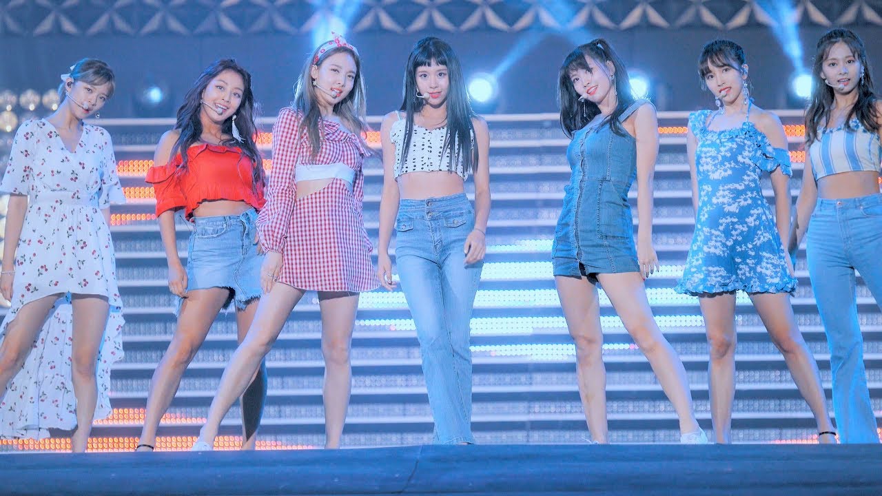 트와이스(TWICE) - Dance The Night Away @180717 열린음악회 국회 잔디마당 [4k Fancam/직캠]