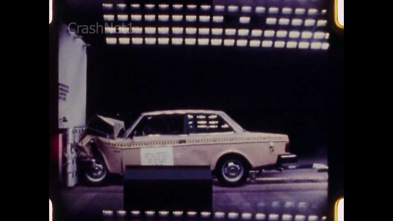 Volvo DL | 1982 | Frontal Crash Test | NHTSA