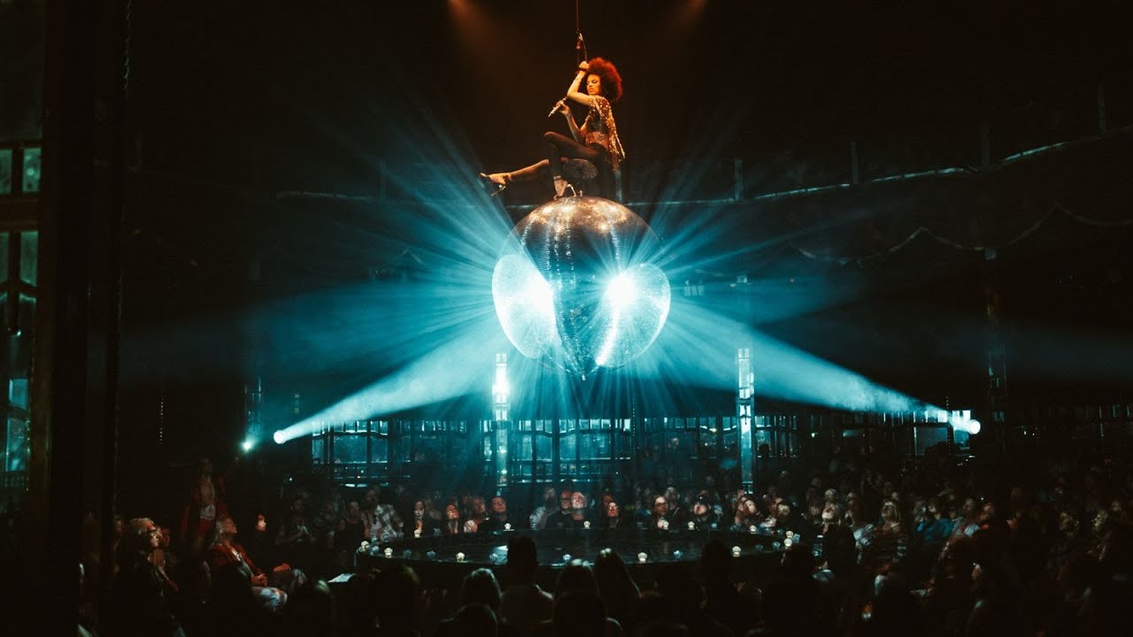 La Ronde - International Grand Vari&eacute;t&eacute; Show