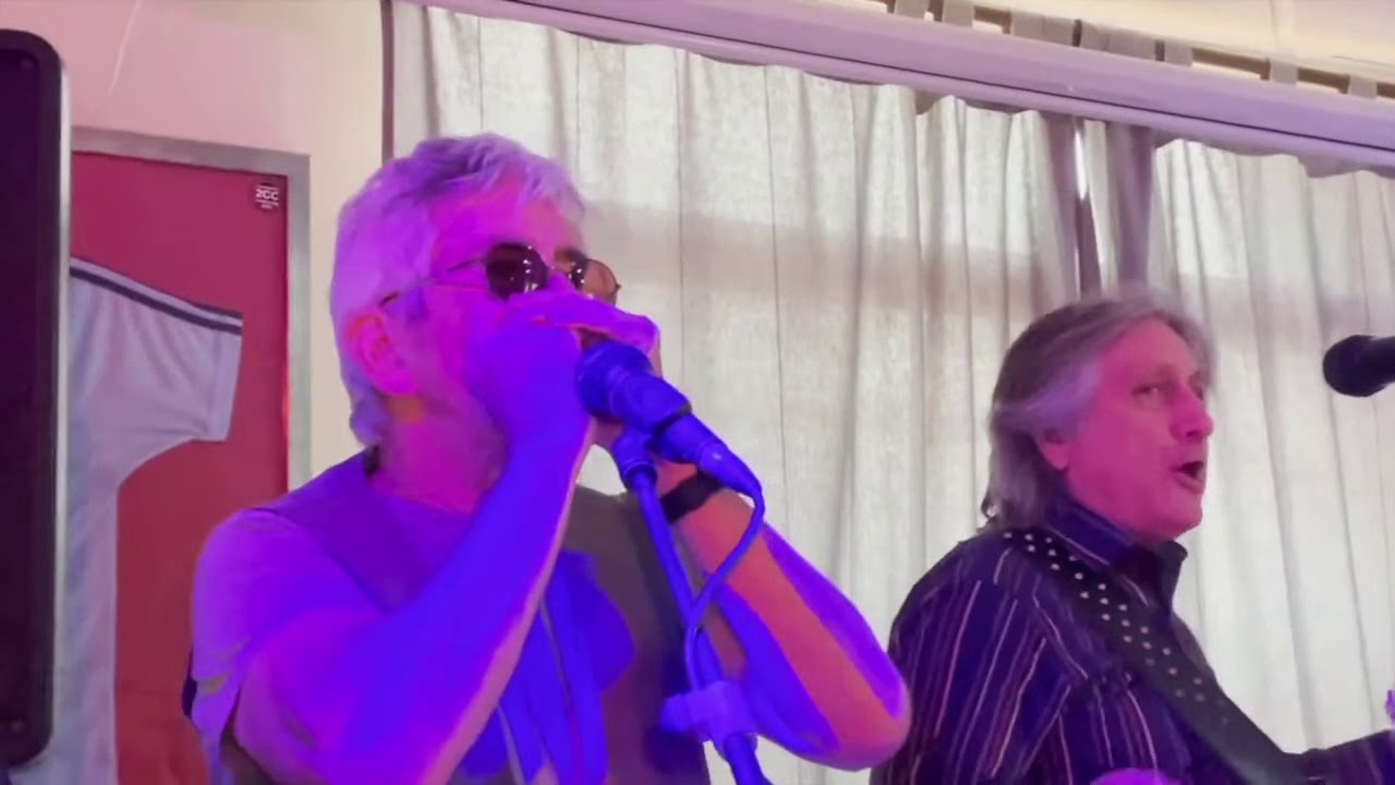 Flying Dolphins Live at Fitzgerald`s Nerja