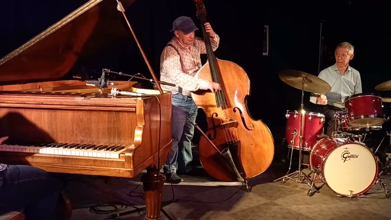 Camille Prenant Trio - Theme For Basie