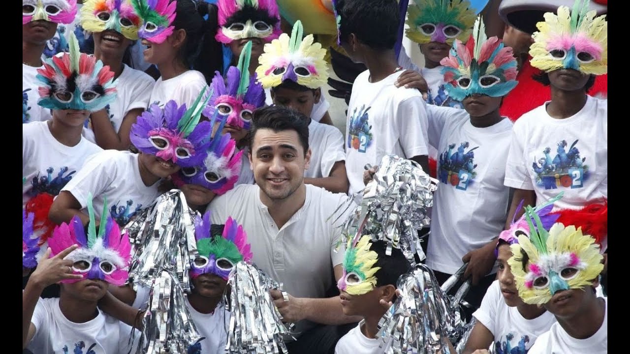 Imran leads a flash mob for 'Rio 2'  - Bollywood Country Videos