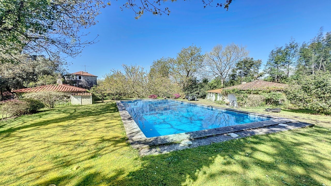 Magnifica Quinta com 3 casas em pedra e um jardim encantador (Ref.2414)