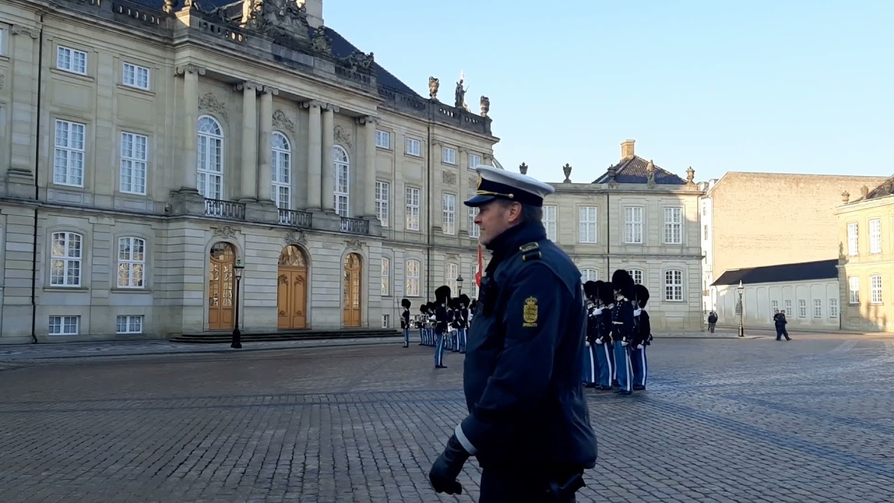 Changing of Guards at the Royal Palace. #copenhagen #denmark 🇩🇰