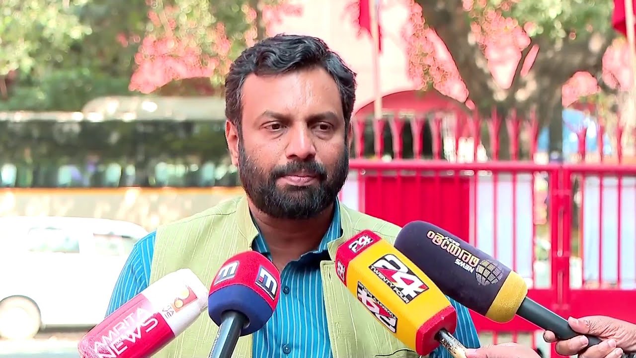 തരൂരിന് ഗംഭീരമായി ഇംഗ്ലീഷ് അറിയുമെങ്കിലും മലയാളത്തിൽ പരിചയക്കുറവുണ്ട്