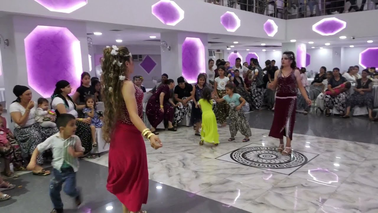 İKİZ KARDEŞLER OYUN PİSTİNDE İLKNUR VE İBRAHİM KAMERACIERKAN