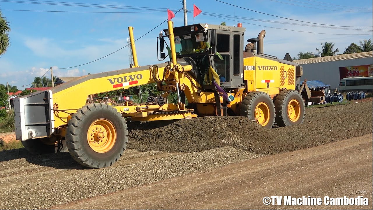 Volvo motor grader G720B Spreading Gravel With Roller Soil Compactor គ្រឿងចក្រធំៗ