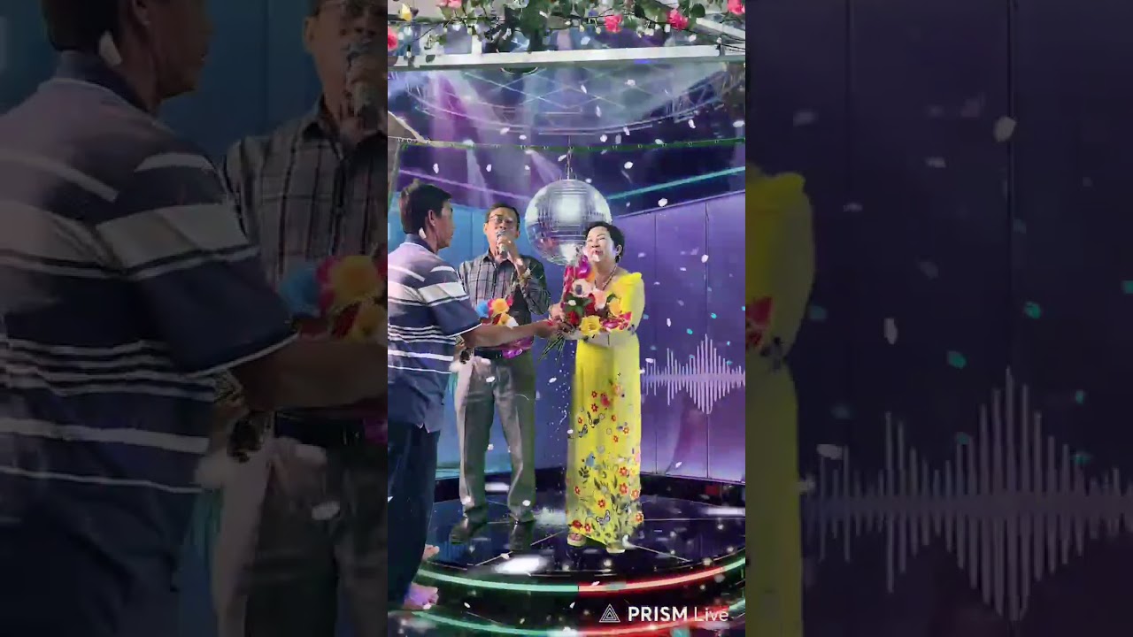 Ca khúc hai đứa mình yêu nhau trình bày Quang đấu Hồng cưỡng