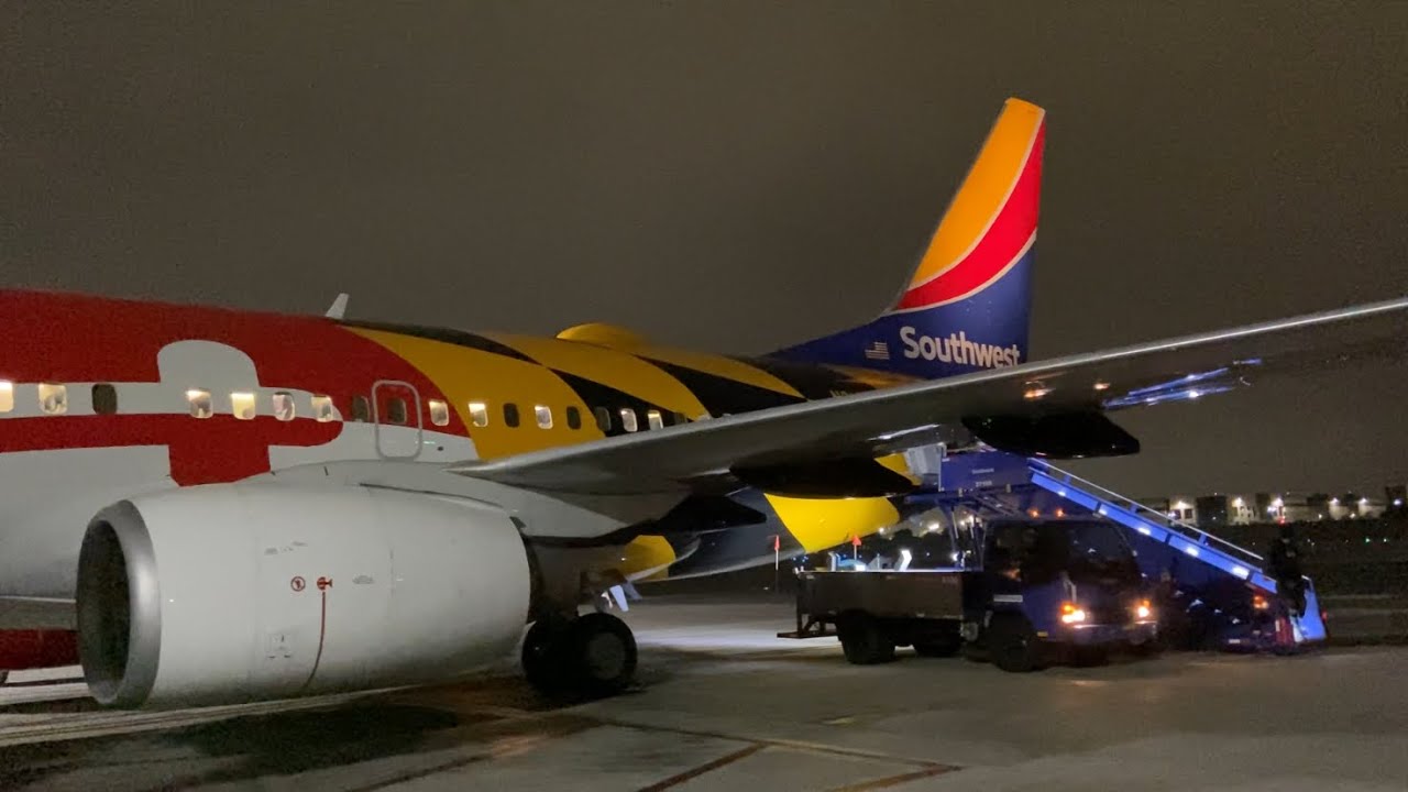 Phoenix (PHX) ~ Burbank (BUR) - Southwest Airlines - Boeing 737-700 - Full Flight