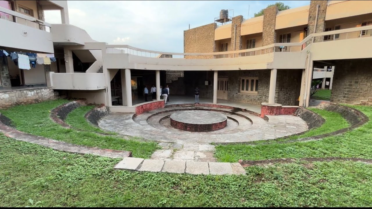 VSI आहे कसे ? तीन हेलिपॅड, वीस वर्षांत ६ ऊसाच्या व्हरायटी, शरद पवार आणि टिमचे काम 