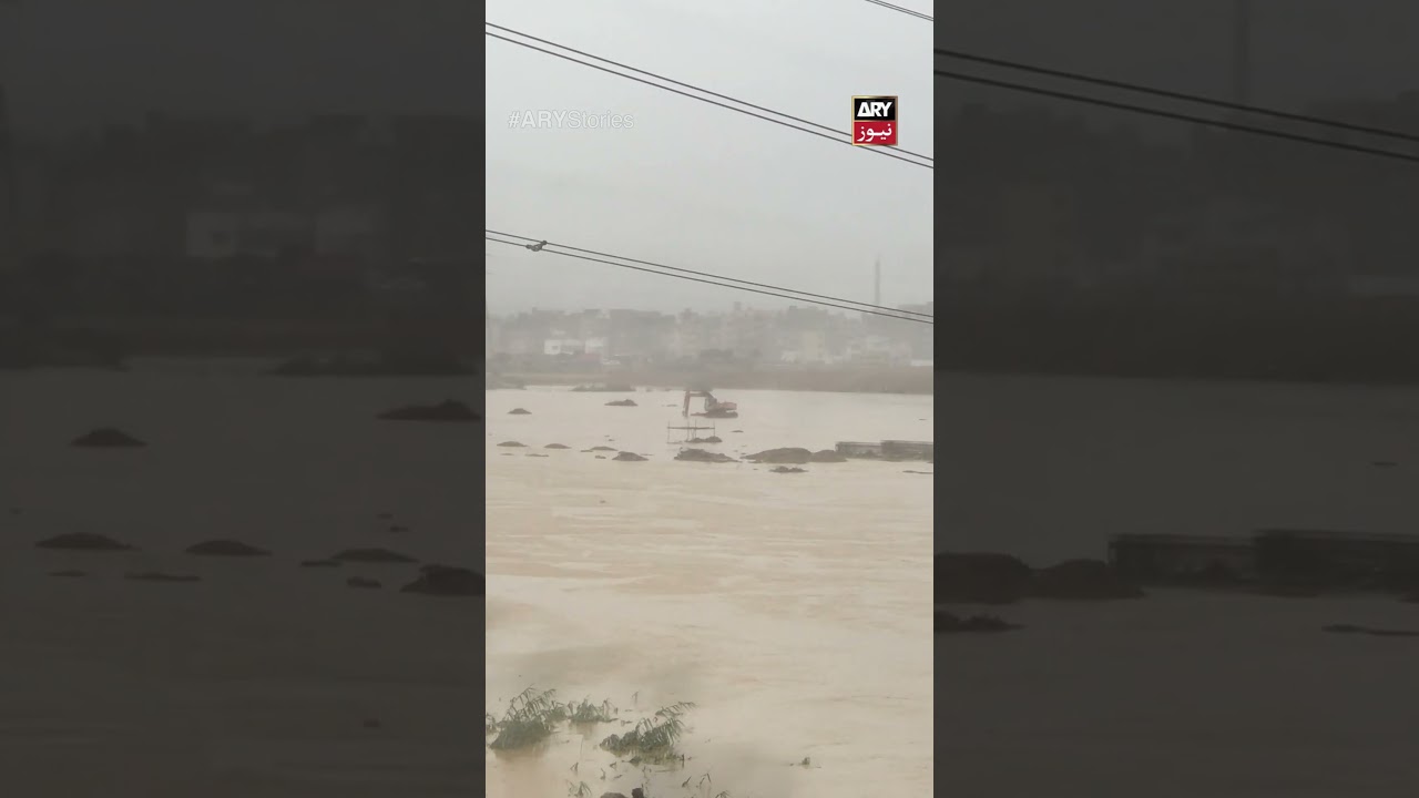 Jam Sadiq Bridge Karachi Under Water😱#shorts #karachi #rain #flood