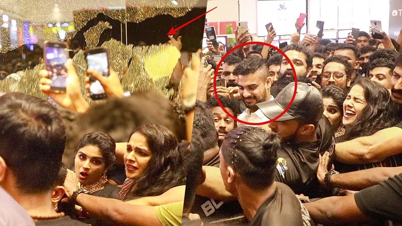 ടോവിനോയെ കാണാൻ മാളിലെ ചില്ല് പൊട്ടിച്ചു ആരാധകർ | Tovino Thomas at Mall of Travancore