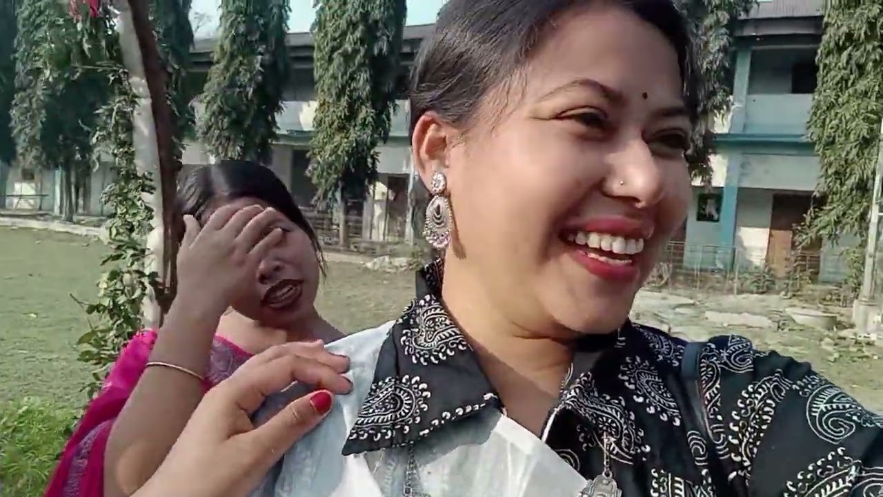 আমাদের হাইস্কুলে অনেক বছর পর গেলাম সরস্বতী পূজোয় ভীষণ ভালো লাগলো অনেক পুরনো স্মৃতি মনে পড়ে গেল।🙂