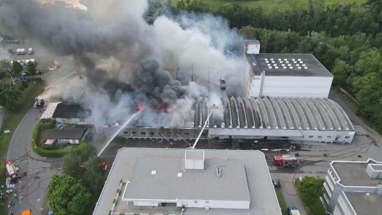 Spreitenbach AG: Grossbrand fordert sieben verletzte Personen und einen enormen Schaden