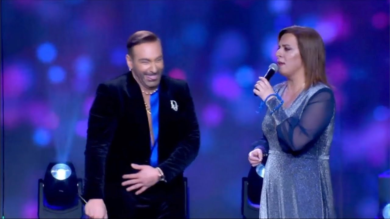 Just The 2 Of Us | &Eta; &alpha;&mu;ή&chi;&alpha;&nu;&eta; &sigma;&tau;&iota;&gamma;&mu;ή &pi;&omicron;&upsilon; &omicron; &Kappa;&omicron;&kappa;&lambda;ώ&nu;&eta;&sigmaf; &epsilon;&kappa;&tau;&epsilon;&lambda;&epsilon;ί LIVE &tau;&alpha; &laquo;&Gamma;ί&delta;&iota;&alpha;&raquo;