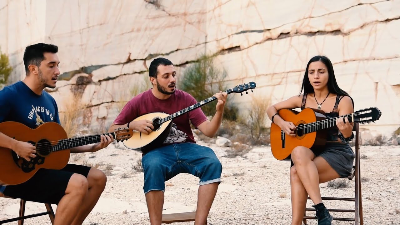 Είμαι μια δυστυχισμένη - DeliTrio