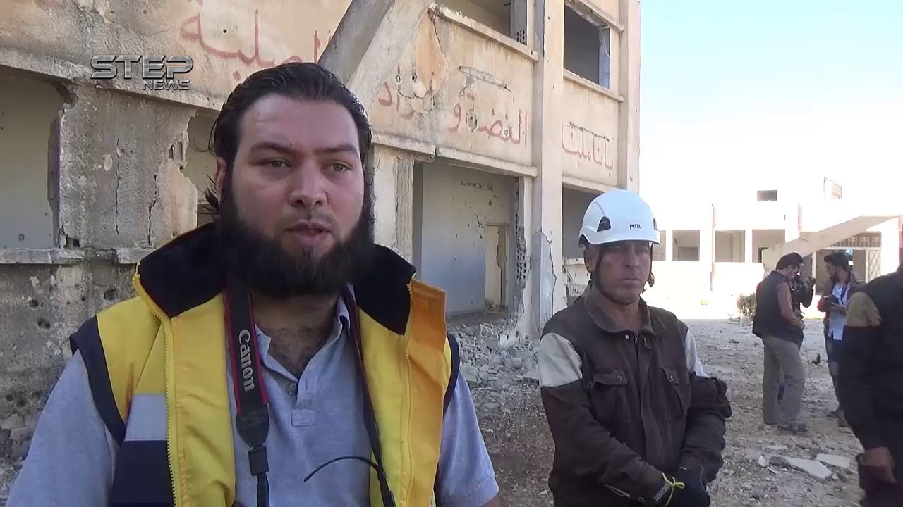شاهد الدفاع المدني بمدينة كفرزيتا شمالي حماة بوقفة احتجاجية تضامناً مع الغوطة الشرقية المحاصرة