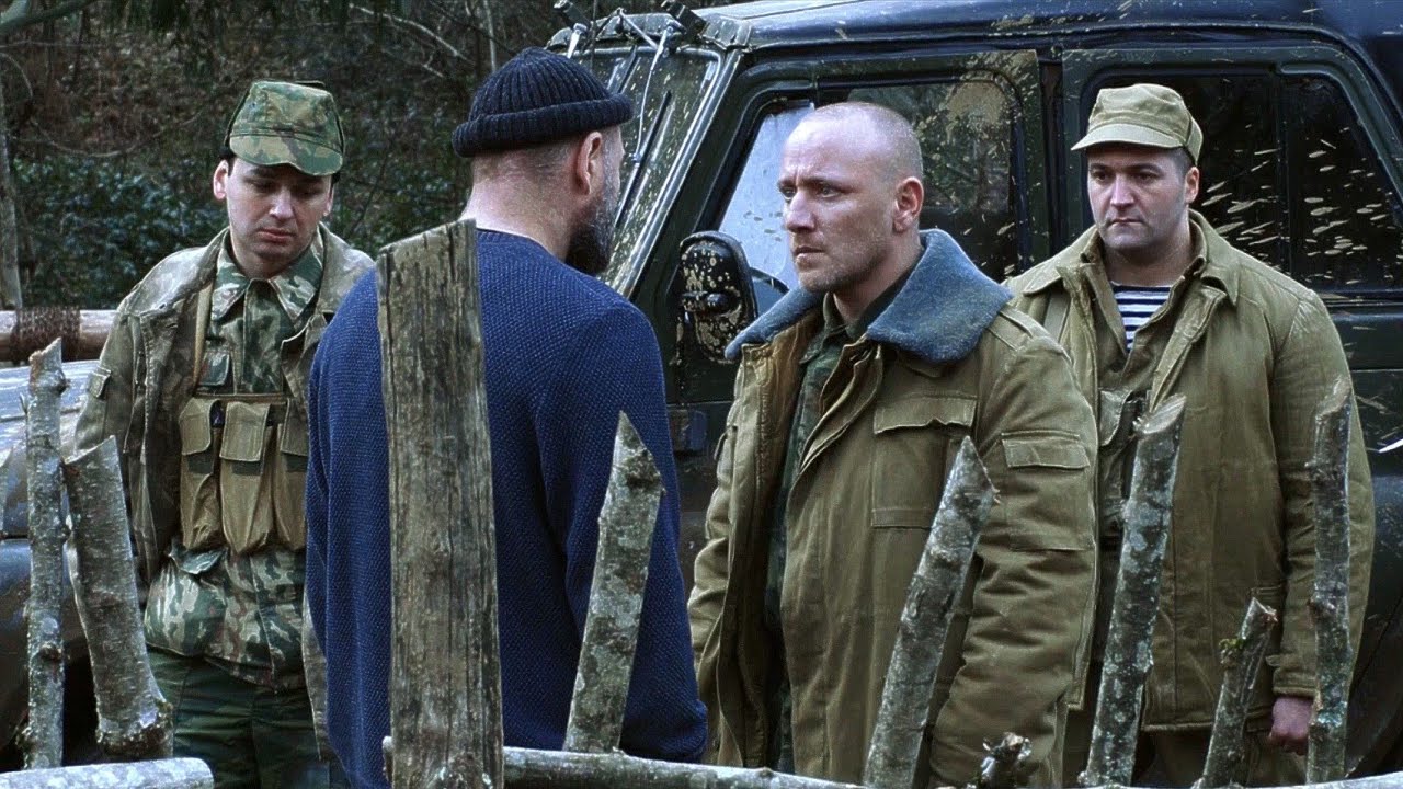 Он хотел собрать мандарины, но вместо этого запер в своем доме двух врагов.