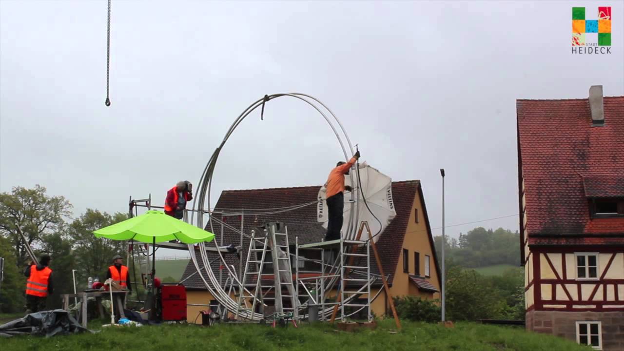 Aufstellung des Kreisverkehrkunstwerkes