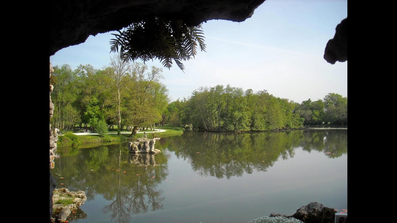 MAGICAL & ROMANTIC PARK (hike 1) : Park, lake, aquatic animals, artificial caves, quiet, relaxation)