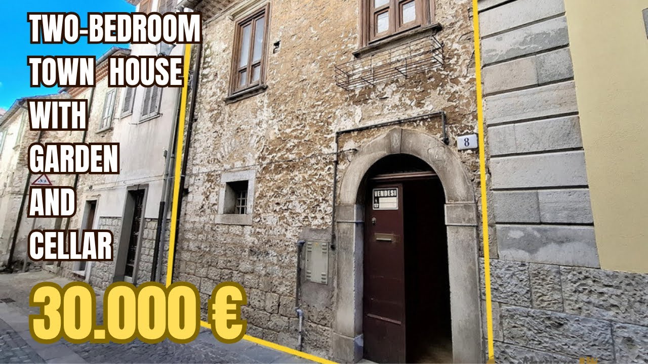 Two bedroom town house with garden and cellar. Agnone
