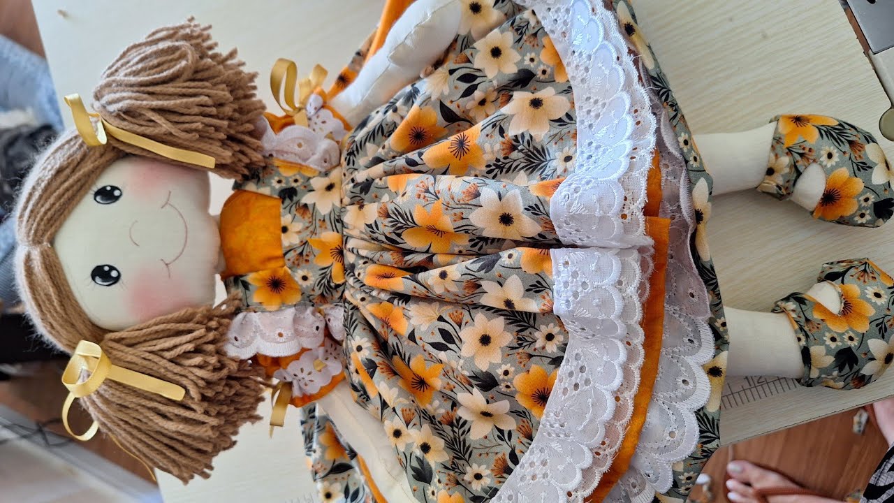 LINDA BONECA VALENTINAmolde gratis na descrição do video muito fácil  wat sap 11980989447