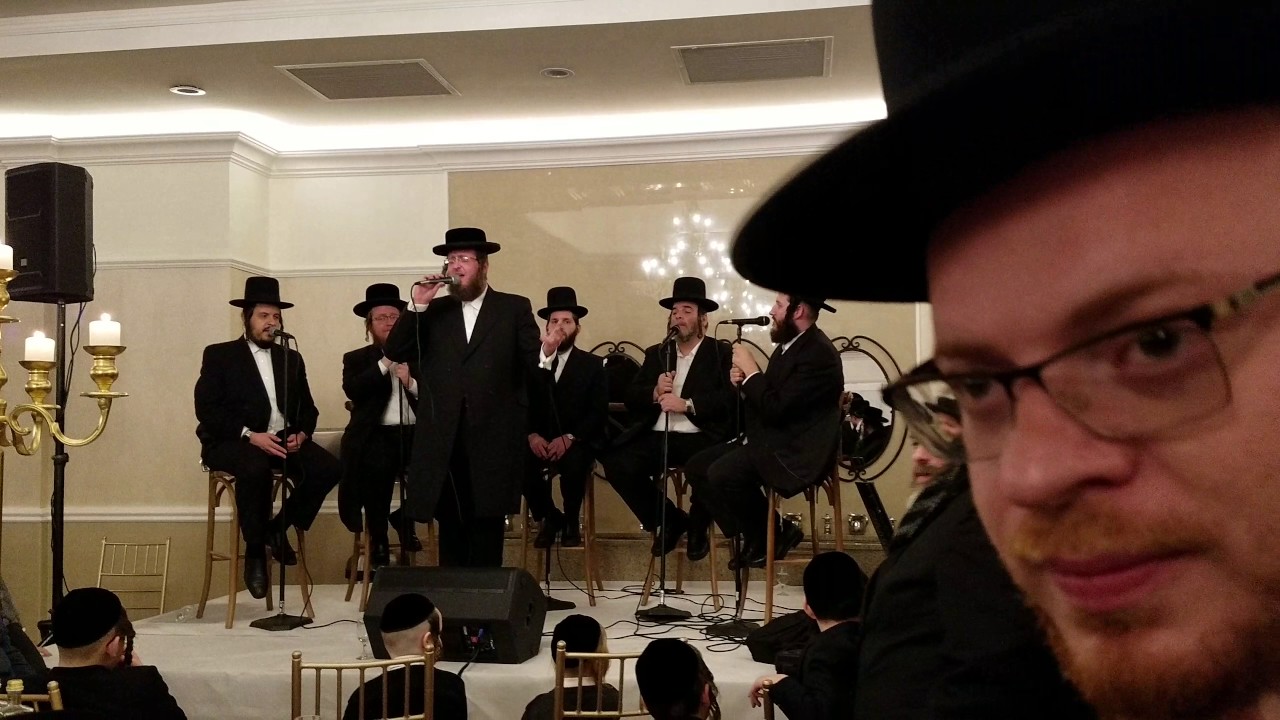 Moshe Laufer singing a beautiful slow medley
