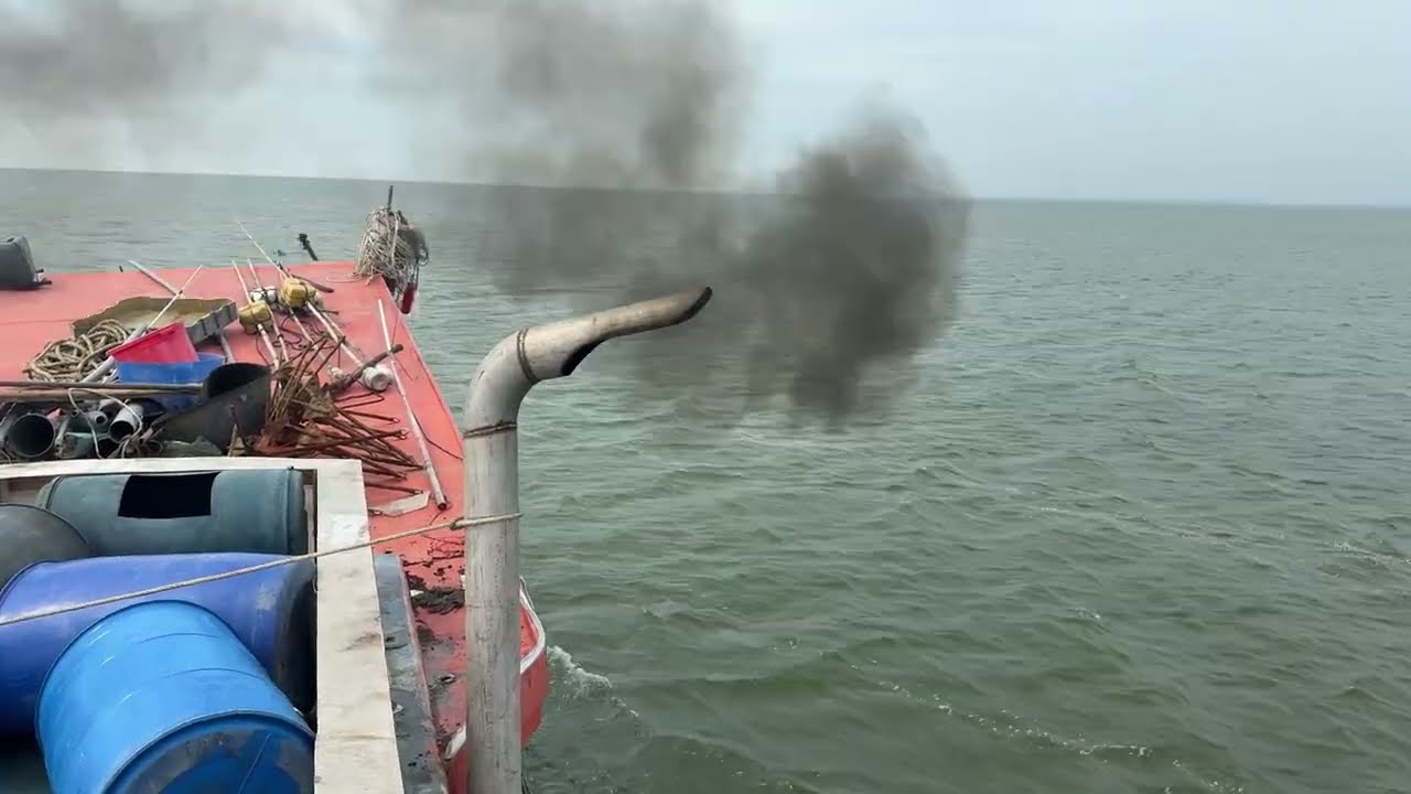 Tàu cá mới mua máy Cumins K19 500hp Chạy Thử 