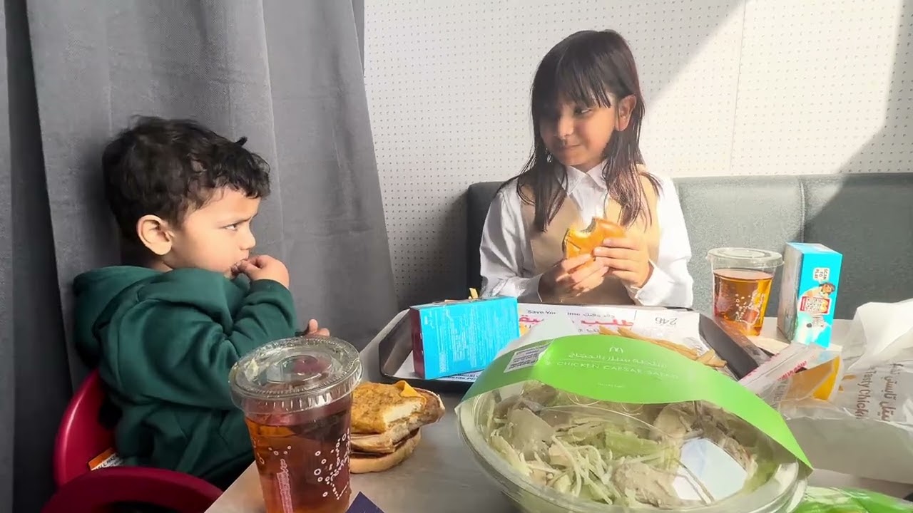 جبت العنود من المدرسه وفاجتها بمكان تحبه