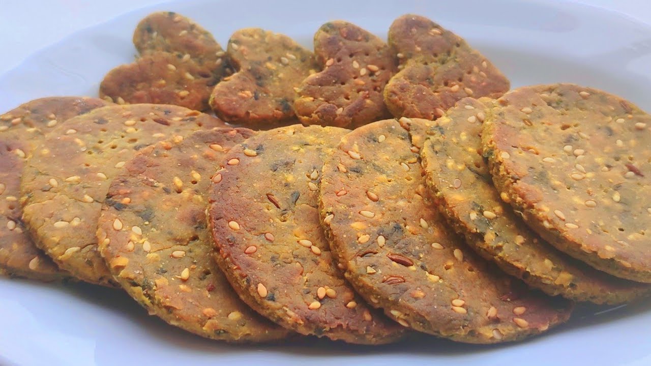 १५ दिवस प्रवासासाठी टिकणारी मेथी भाकरी | Crispy Methi Bhakari | Gujrati style Methi Bhakri