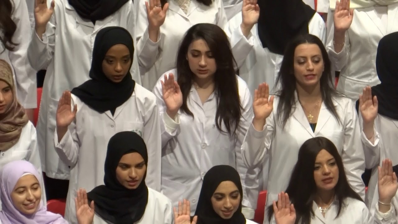 حفل تخريج طلبة كليات الطب جامعة الشارقة 6/6/2018أداء القسم