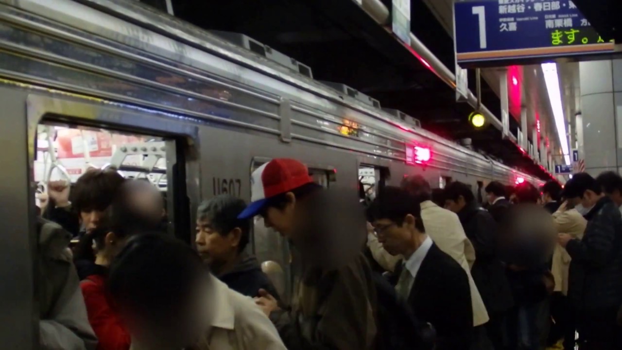 東武スカイツリーライン北千住駅 夕ラッシュ 浅草発の6連は大混雑