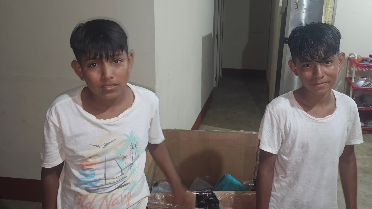 Les envian una gran caja desde USA veamos que les vino a Juanito y Eduardo.¿que ha pasado con Maria?