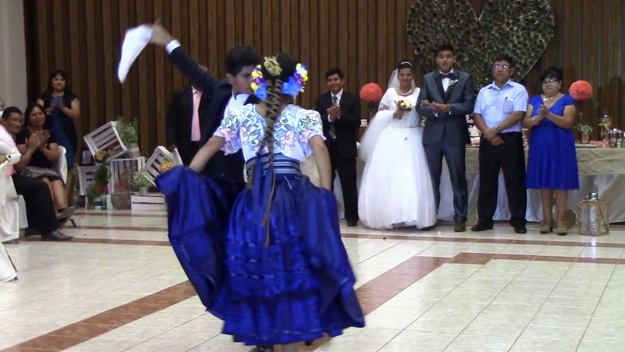 Baile de Marinera por Ariana y Sergio
