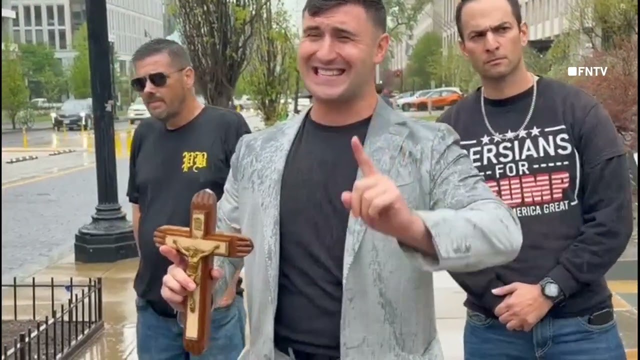 Напряженная обстановка возле церкви Святого Иоанна после появления Джейка Лэнга на пасхальной слу...