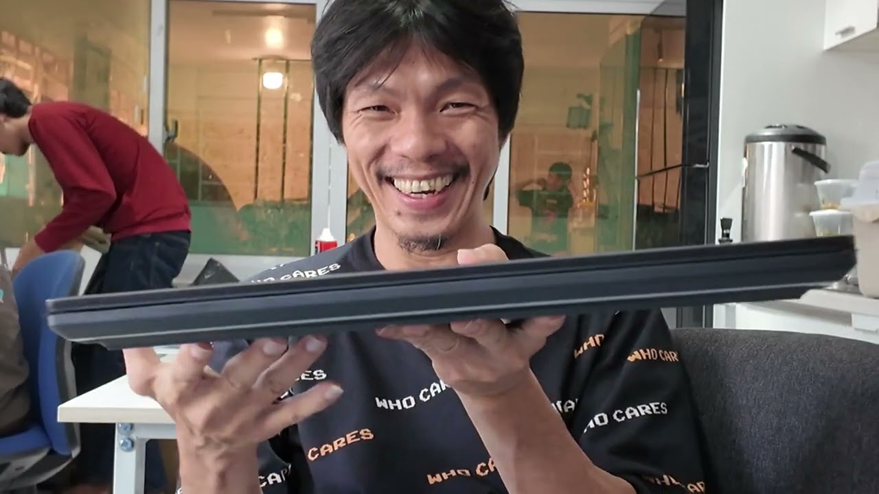 ស្ដេច Laptop លើលោក អ្នកម្ដាយអើយ 5080 ASUS ROG STRIX SCAR 18 G835LW តំលៃ 3199$