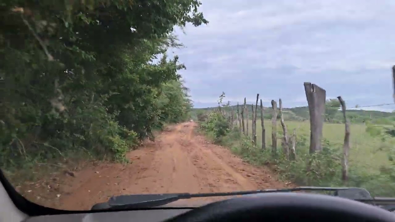 Estradas do interior Nordestino - Passando pela Lagoa Velha, em Jardim CE, vindo de Cedro PE.