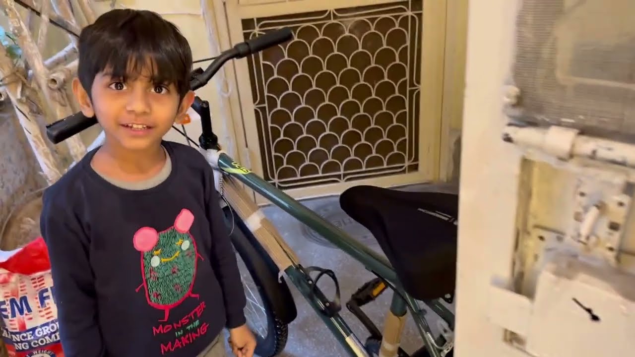 Kya kya liya V ke liye maine ? Karnish reaction on x-mas gifts! गृहिणी vlog 