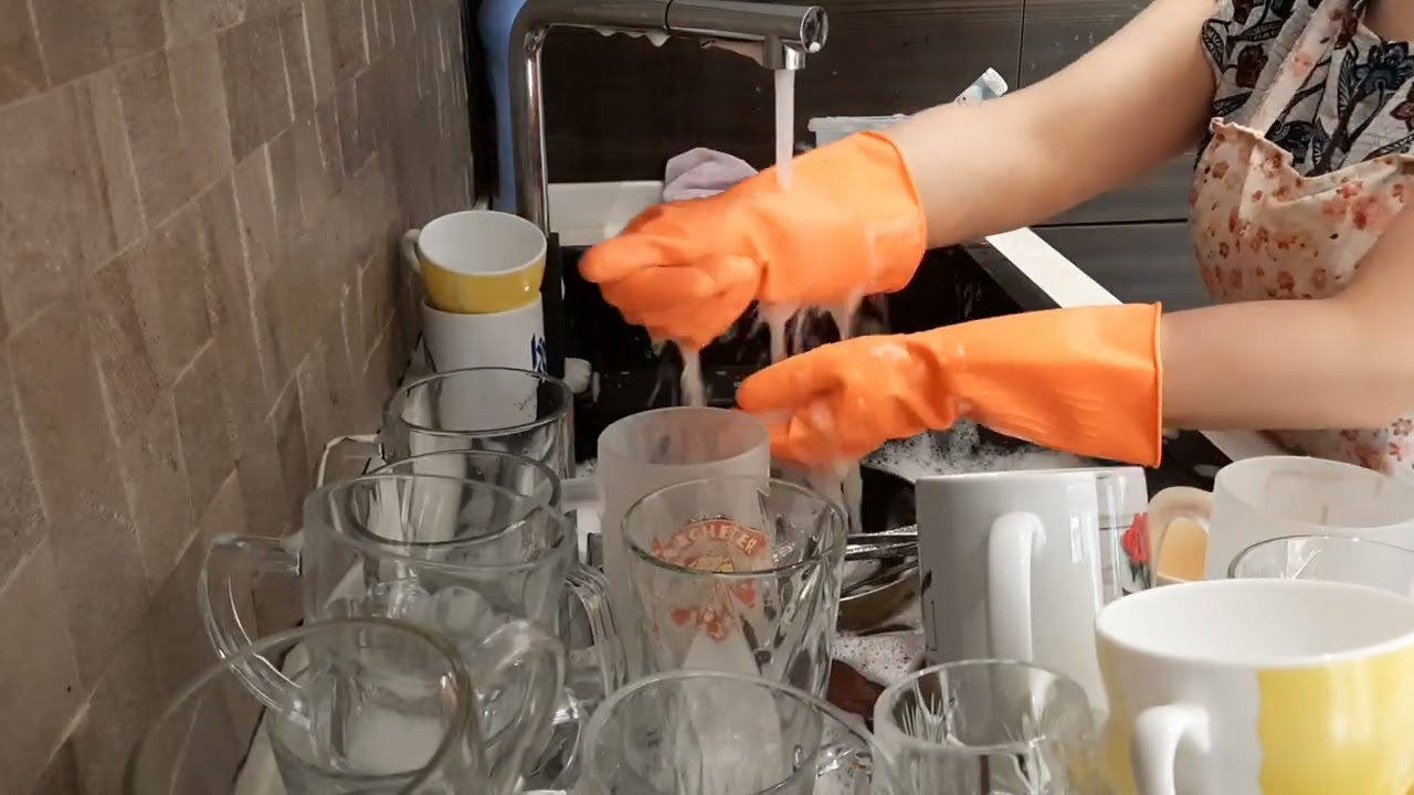 Gloves:Hand washing dishes:No Talking:cleaning motivation: Extreme cleaning:Extremely messy kitchen
